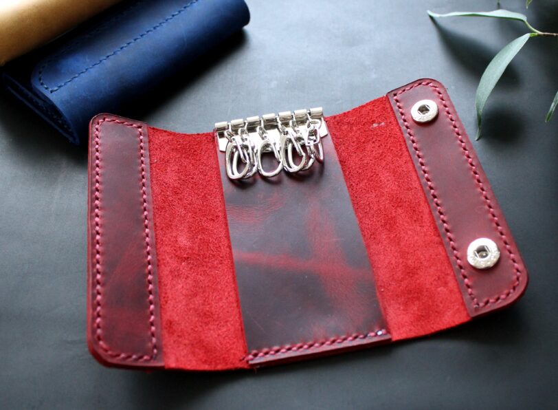 Keychain wallet with hooks
