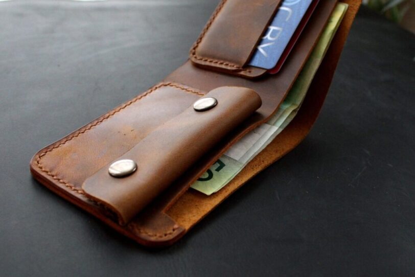 Bifold wallet rust brown
