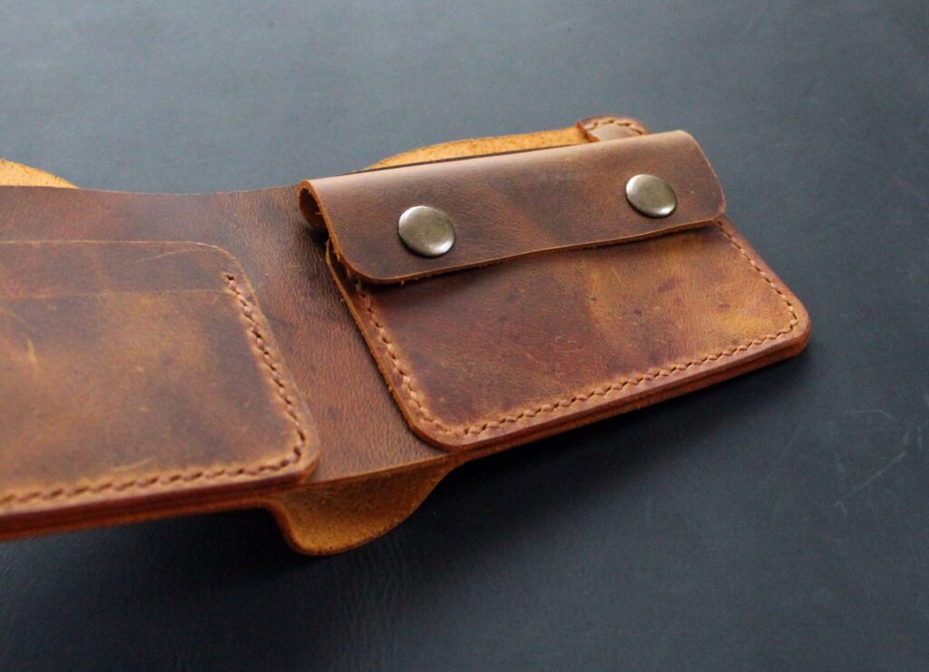 Men leather bifold wallet with coin purse rust brown | Anger Refuge