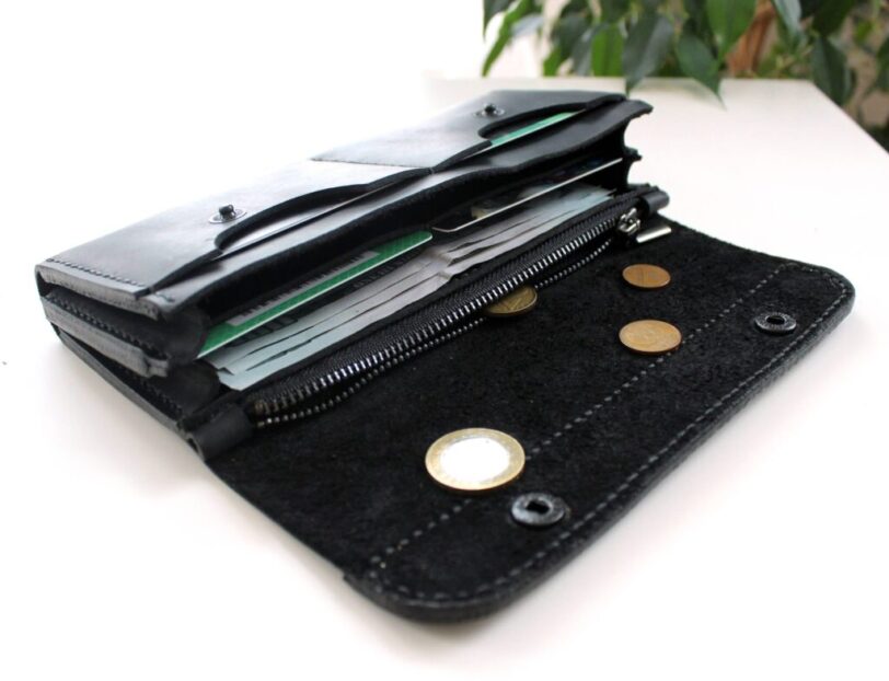 Large wallet black