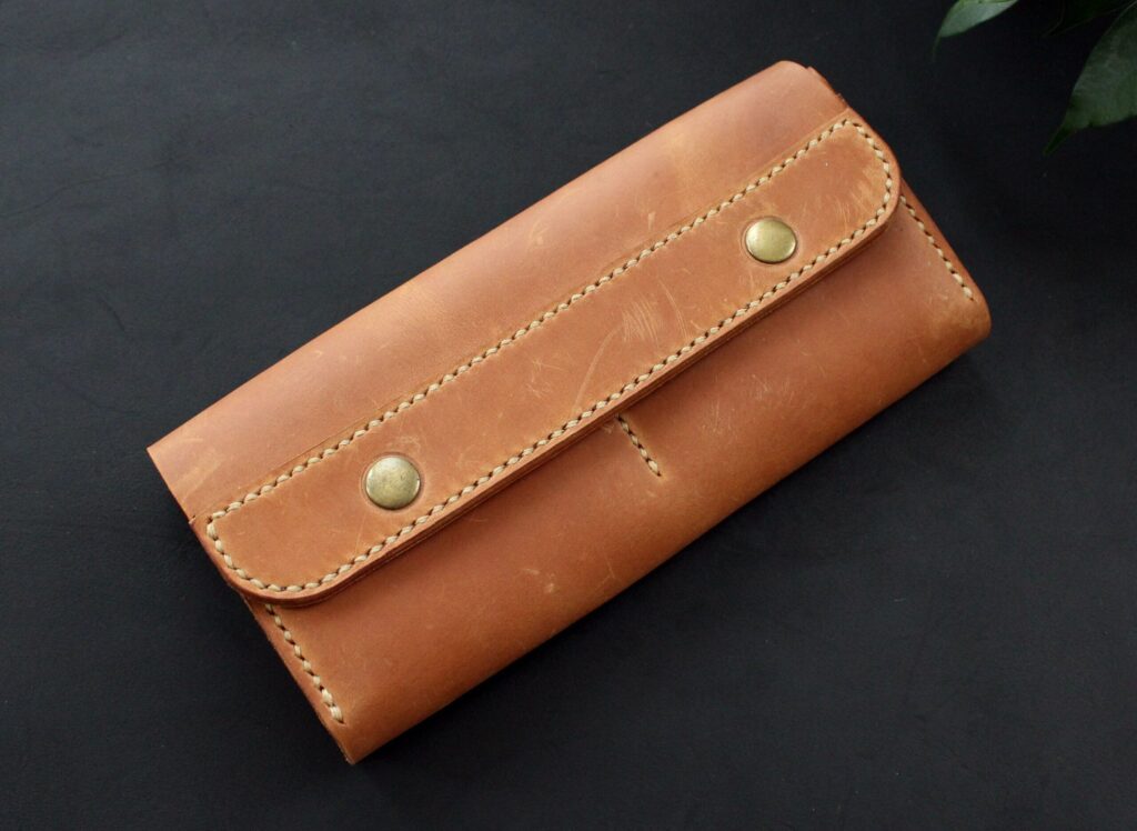 Large flat leather wallet - LadaLeather