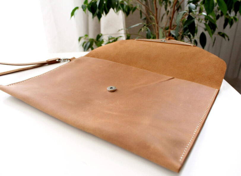 Leather clutch bag ligth brown