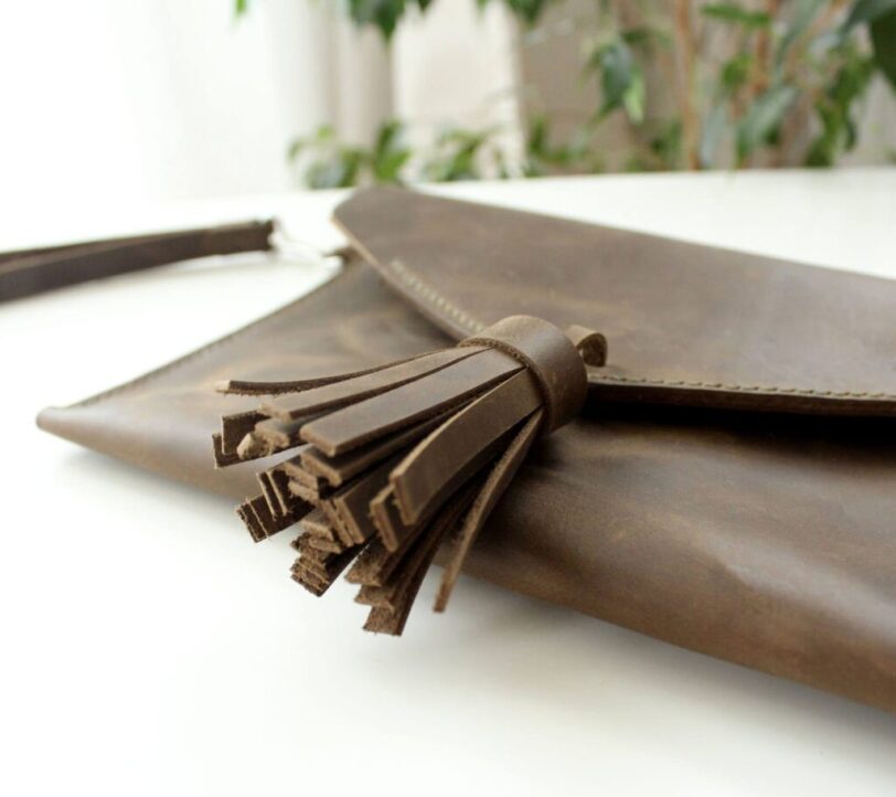 Leather clutch bag olive