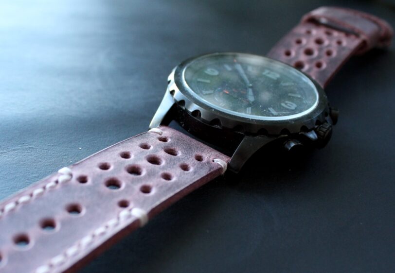 Watch strap rose pink perforated